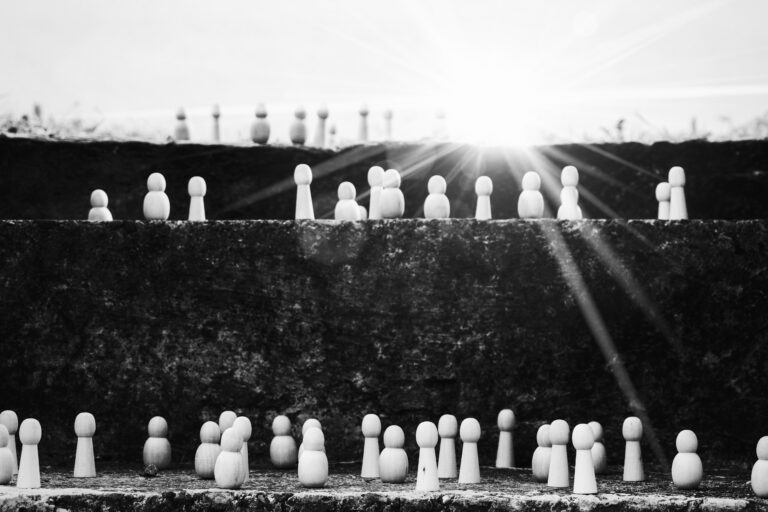 Chess-pieces-black-and-white